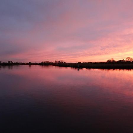 Mooi Vakantiehuis Prachtig Gelegen Aan Het Water Rijpwetering Ngoại thất bức ảnh